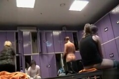 Hidden cam in locker room films female bodies Thumb