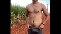 Tirando a roupa e gozando na estrada deserta Thumb