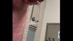 Amateur bear Precum faucet Thumb