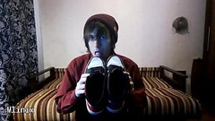 Emo boy cums on sneakers and licks own sperm Thumb