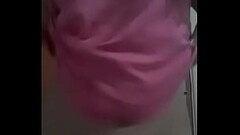 Vadia ninfoman&iacute_aca tirando a roupa pra exibir o corpo perfeito pro seu dono na webcam Thumb