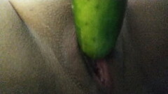 Masturbaci&oacute_n con pepino Thumb